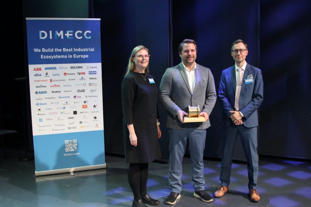 Christian Sundman, General Manager Innovation at Wärtsilä, received the DIMECC Prize in Turku on Wednesday. The award was presented by DIMECC’s CEO, Harri Kulmala.